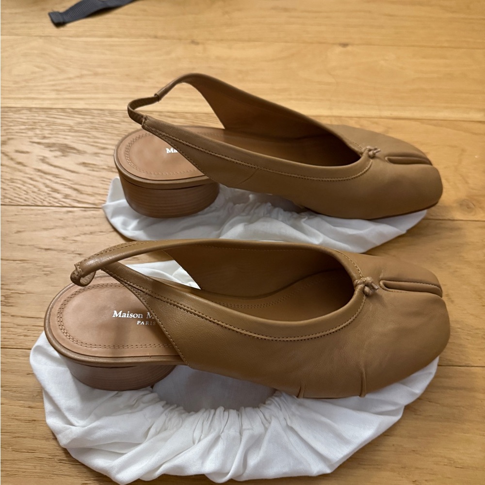 Maison Martin Margiela Brown Tabi Flats - Picture 2 of 6